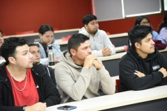 ESTUDIANTES-CHARLA-MAGISTRAL