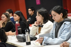 ESTUDIANTES-CHARLA-MAGISTRAL2