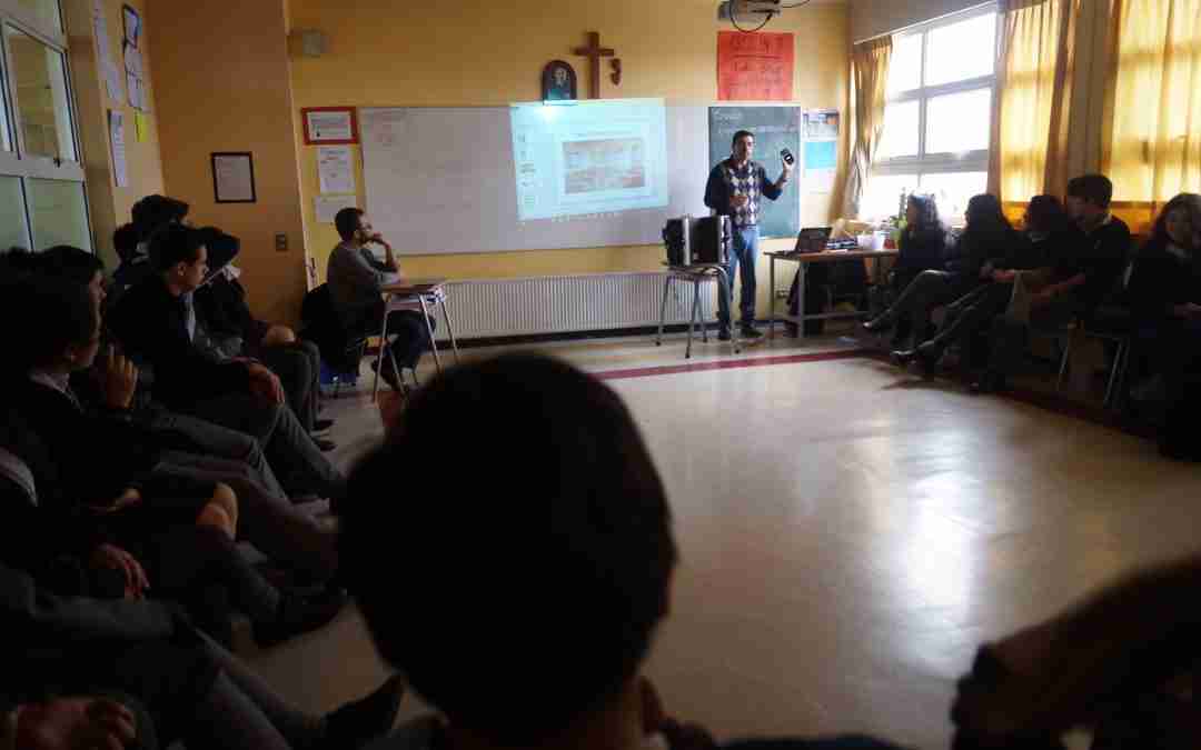 Docente de Ingeniería realiza charla a estudiantes del Colegio Inmaculada de Valdivia