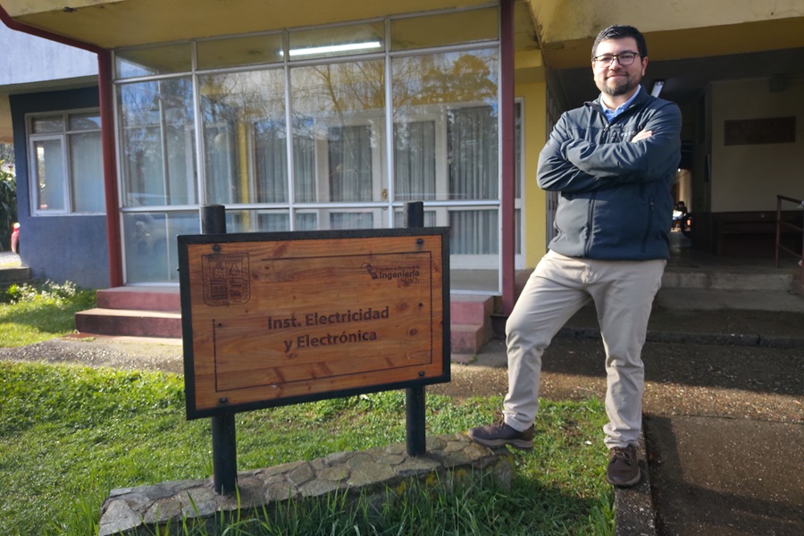Dr. Patricio Fuentealba asume como nuevo director de la Escuela de Ingeniería Civil Electrónica UACh