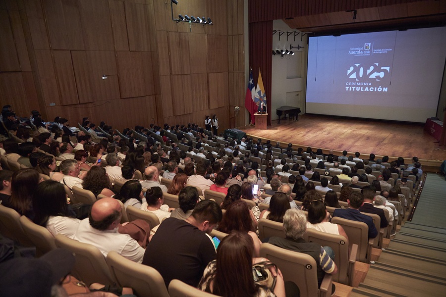 Más de 300 títulos y grados académicos de las carreras y posgrados de ingeniería fueron entregados en dos ceremonias