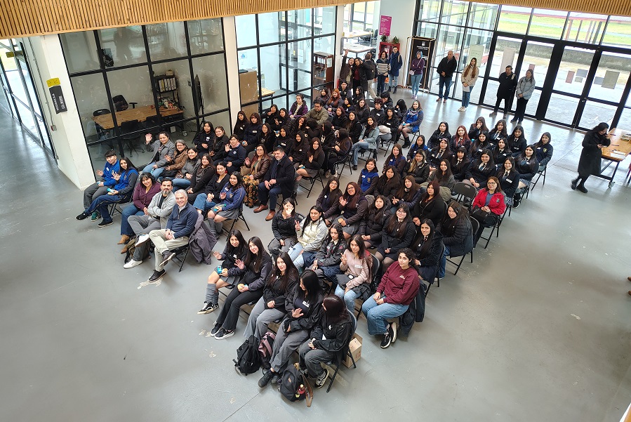 Jornada Mujeres en STEM inspiró a estudiantes de Educación Media Técnico Profesional a proyectar su futuro en áreas científicas y tecnológicas