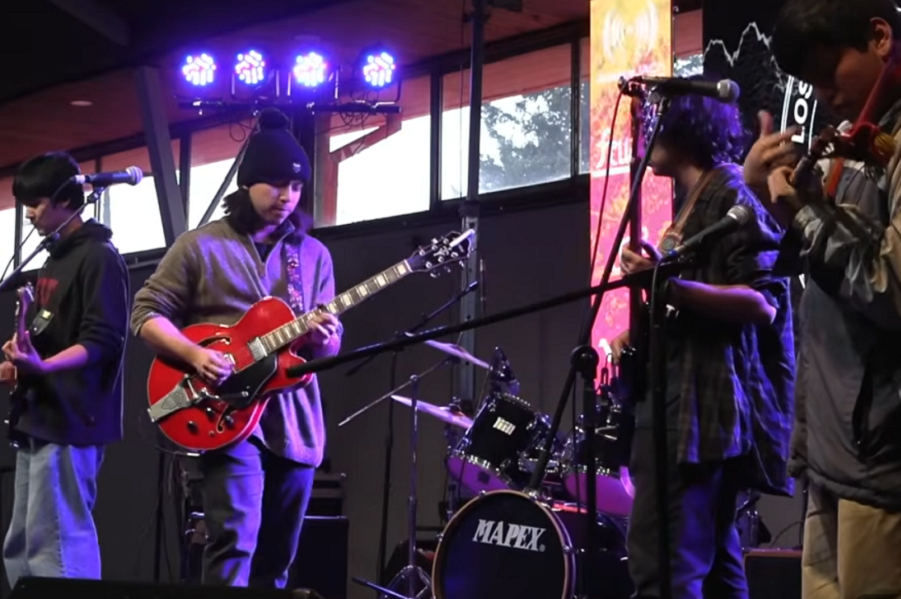 Música y comunidad marcaron el debut de Look at Flowers Festival en la UACh