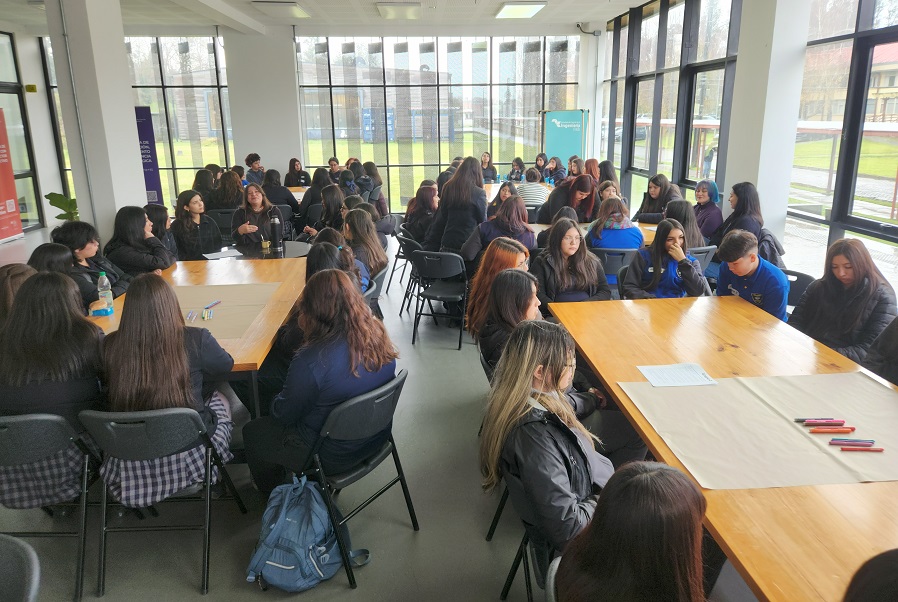 Jornada Mujeres en STEM inspiró a estudiantes de Educación Media Técnico Profesional a proyectar su futuro en áreas científicas y tecnológicas