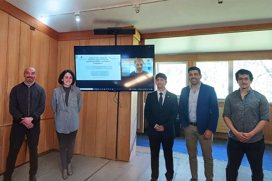 Tesis de Magíster estudia estructuras porosas con potencial aplicación en regeneración ósea
