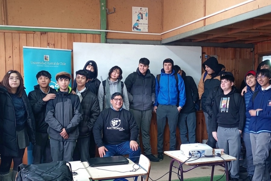 Trabajo conjunto entre Ingeniería Civil Electrónica y PACE-UACh Los Ríos fortalece la formación tecnológica en liceos de la región