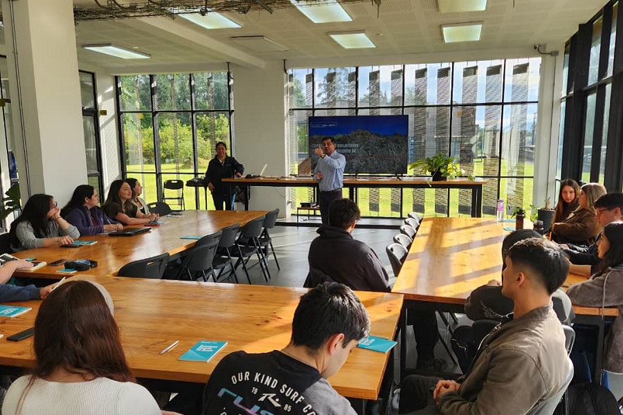 Estudiantes de Ingeniería UACh se capacitan en soluciones técnicas para el tratamiento de taludes y prevención de riesgos